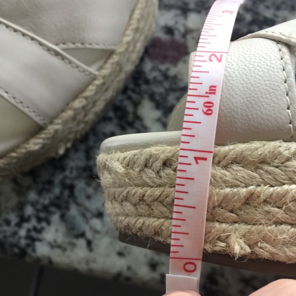 Jessica Simpson Off white platform sandals - Picture 12 of 12